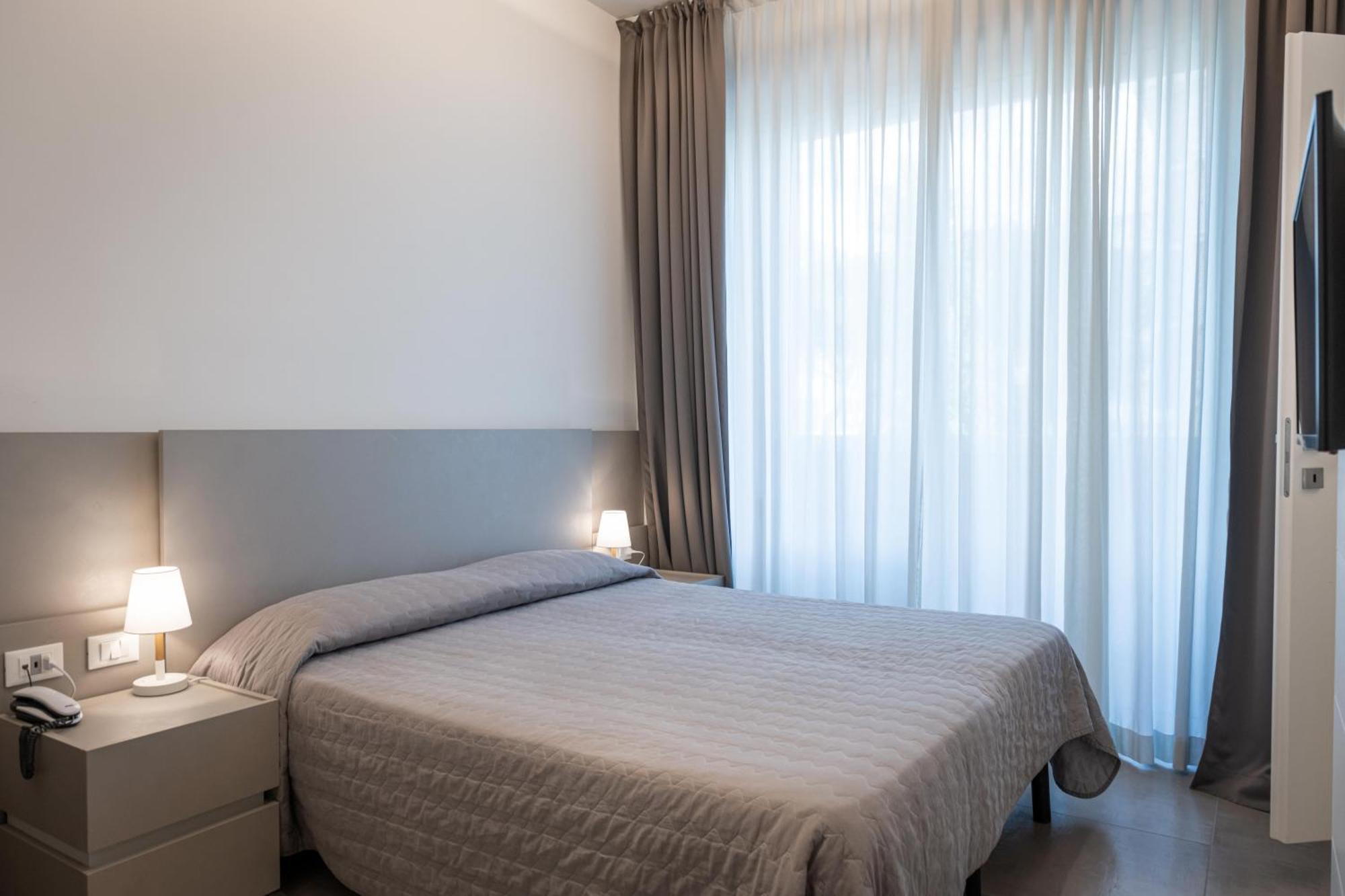 Perla Verde Hotel Milano Marittima Buitenkant foto