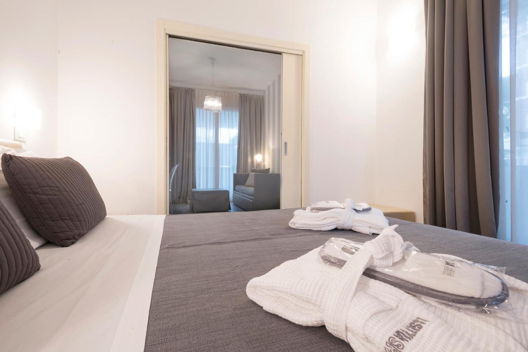 Perla Verde Hotel Milano Marittima Buitenkant foto
