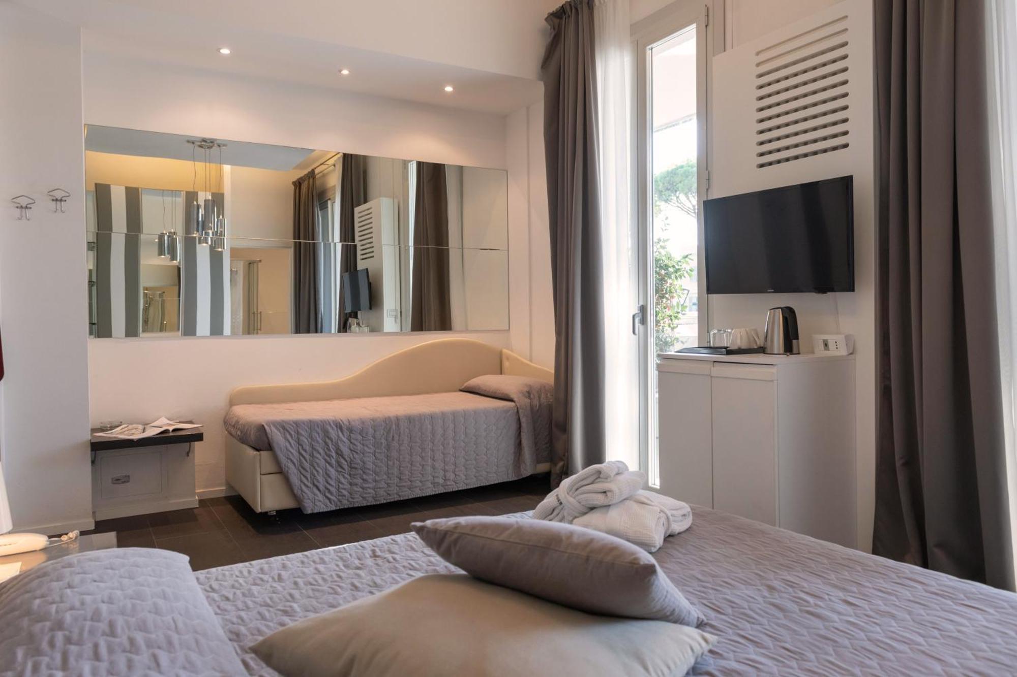 Perla Verde Hotel Milano Marittima Buitenkant foto