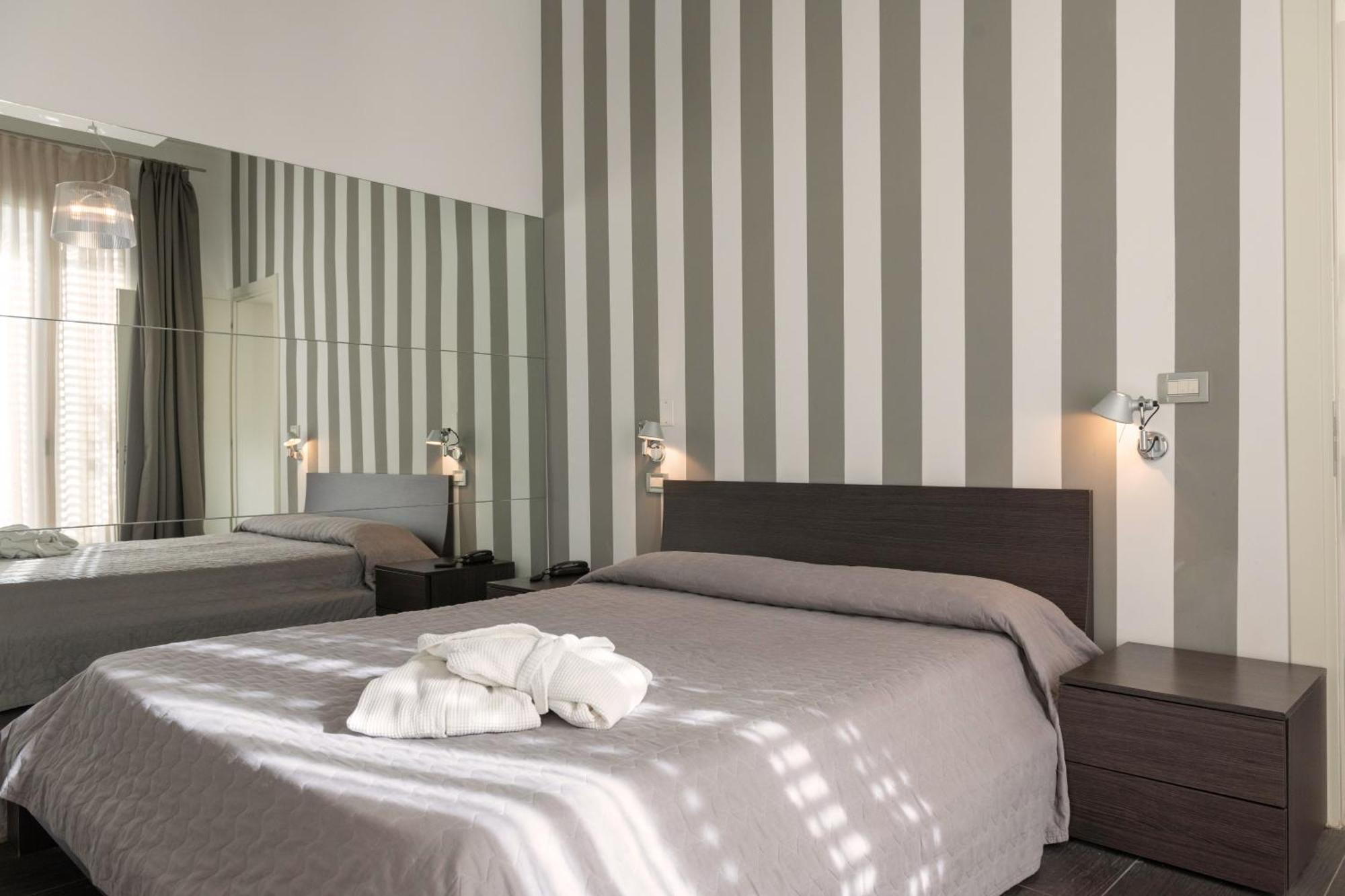 Perla Verde Hotel Milano Marittima Buitenkant foto