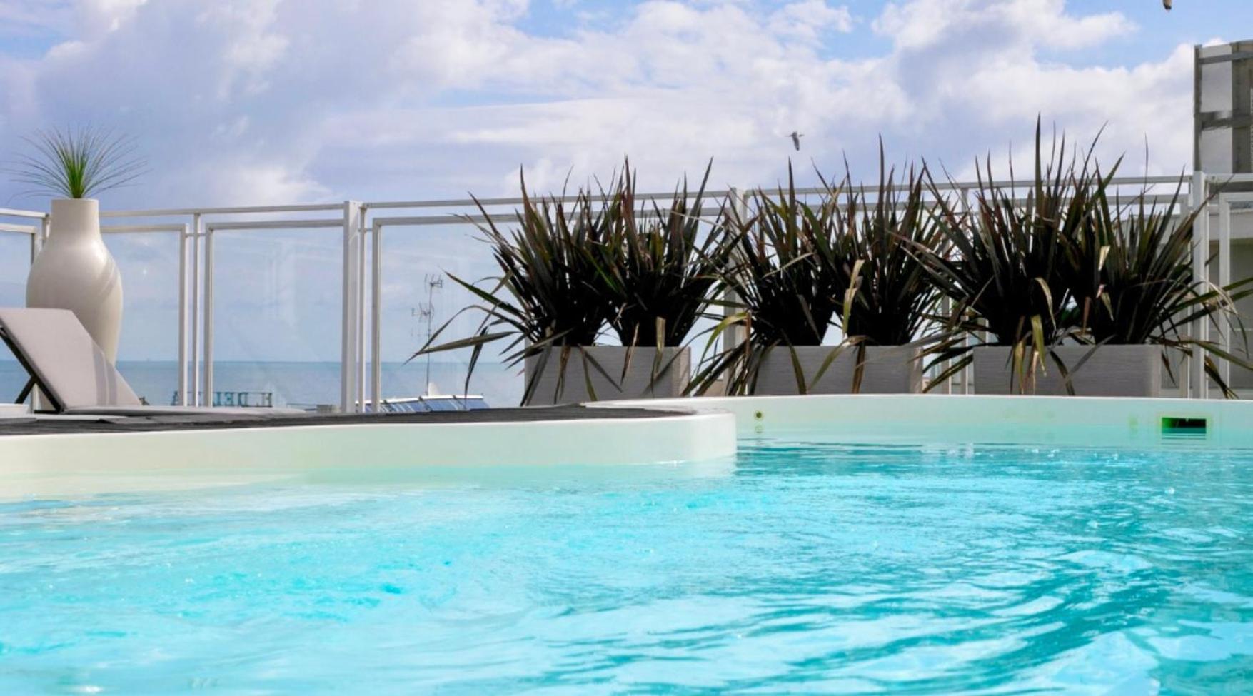 Perla Verde Hotel Milano Marittima Buitenkant foto